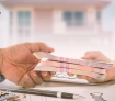 emprendedor analizando requisitos de un préstamo bancario para empresas en mentorDay
