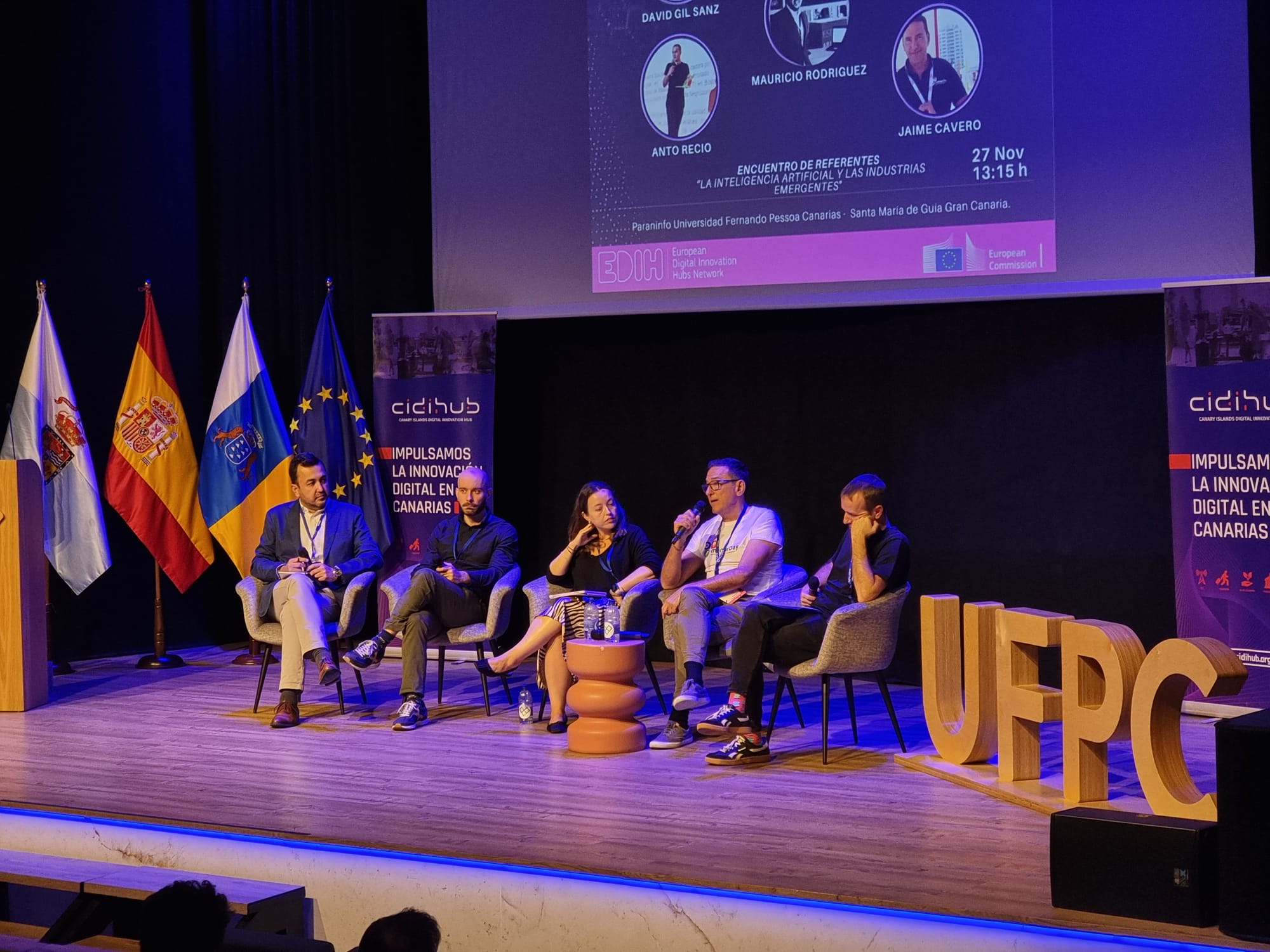 Foto del V Encuentro Nacional de EDIH con mentorDay presentando soluciones de IA para startups en España